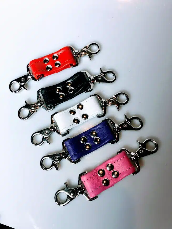 Short Leather Connector