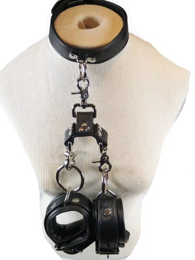 Bondage Set with Collar, Wrist Cuffs and  3-way Connector - Image 3
