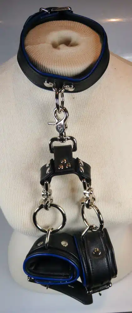 Bondage Set with Collar, Wrist Cuffs and  3-way Connector - Image 6