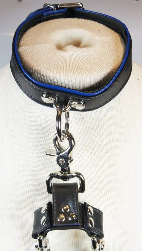 Bondage Set with Collar, Wrist Cuffs and  3-way Connector - Image 8