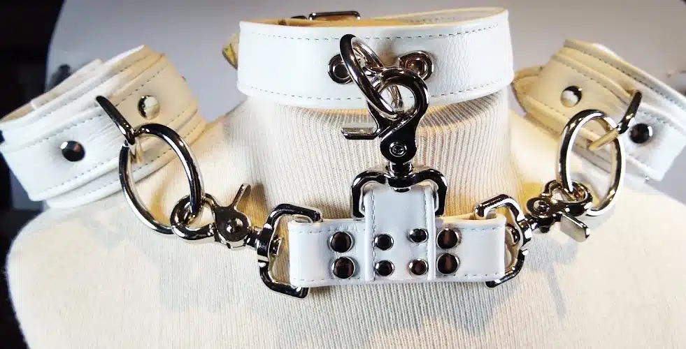 Bondage Set with Collar, Wrist Cuffs and  3-way Connector - Image 13